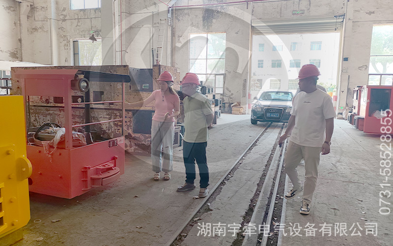 金属矿客户参观考察湘潭电机车厂家 1.jpg