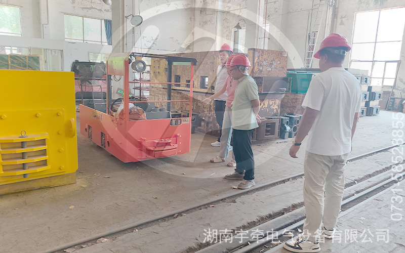 金属矿客户参观考察湘潭电机车厂家 2.jpg