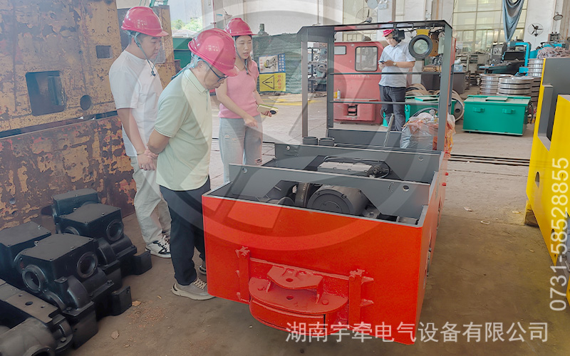 金属矿客户参观考察湘潭电机车厂家 3.jpg