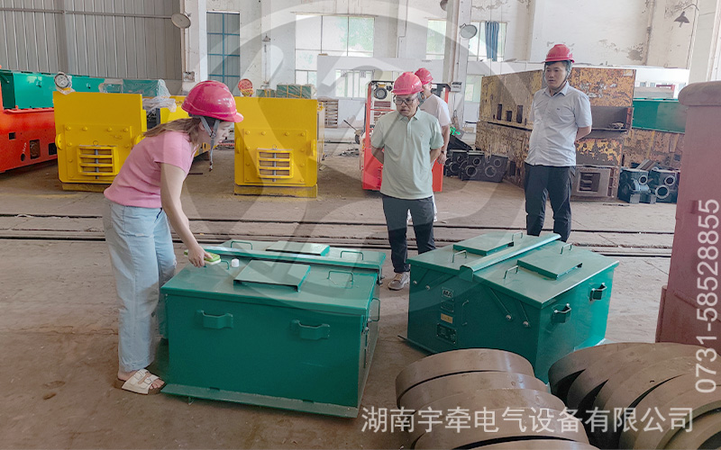 金属矿客户参观考察湘潭电机车厂家 5.jpg