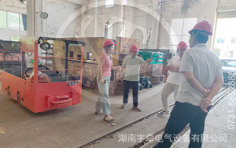 金属矿客户参观考察湘潭电机车厂家 4.jpg